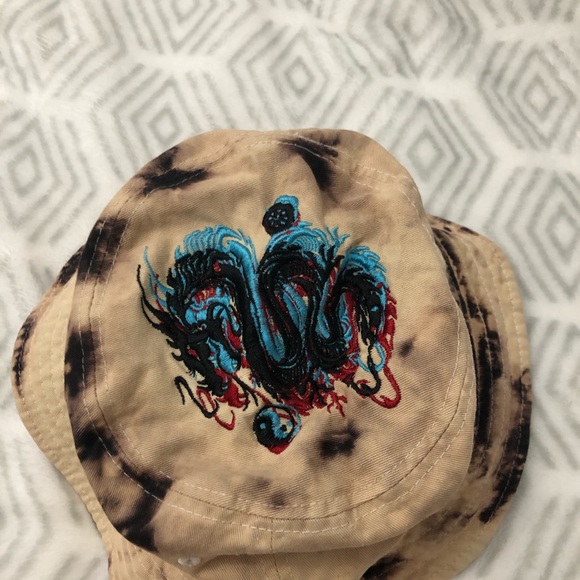 UO Embroidered Tie Dye Bucket Hat - Picture 3 of 4
